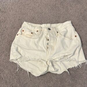 Womens white Levi’s 501 shorts